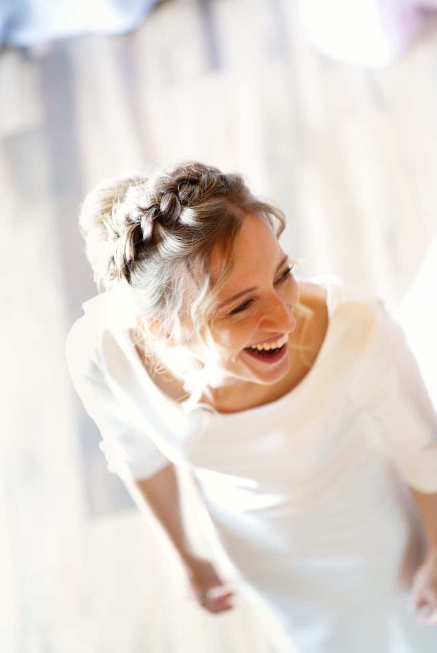 Professional photographer capturing a smiling bride in a wedding dress in Italy